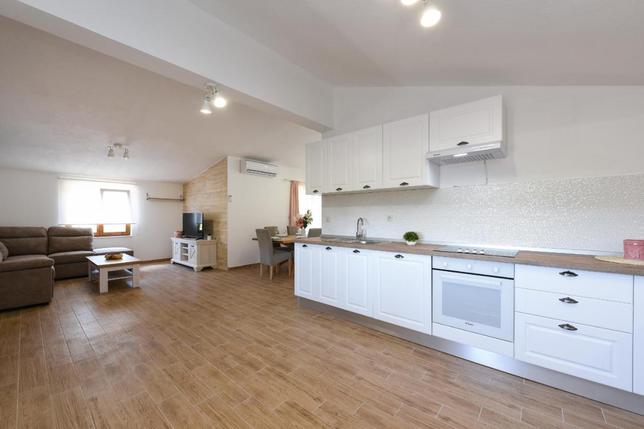 Apartman Magas With Private Pool Vinjerac Exterior photo