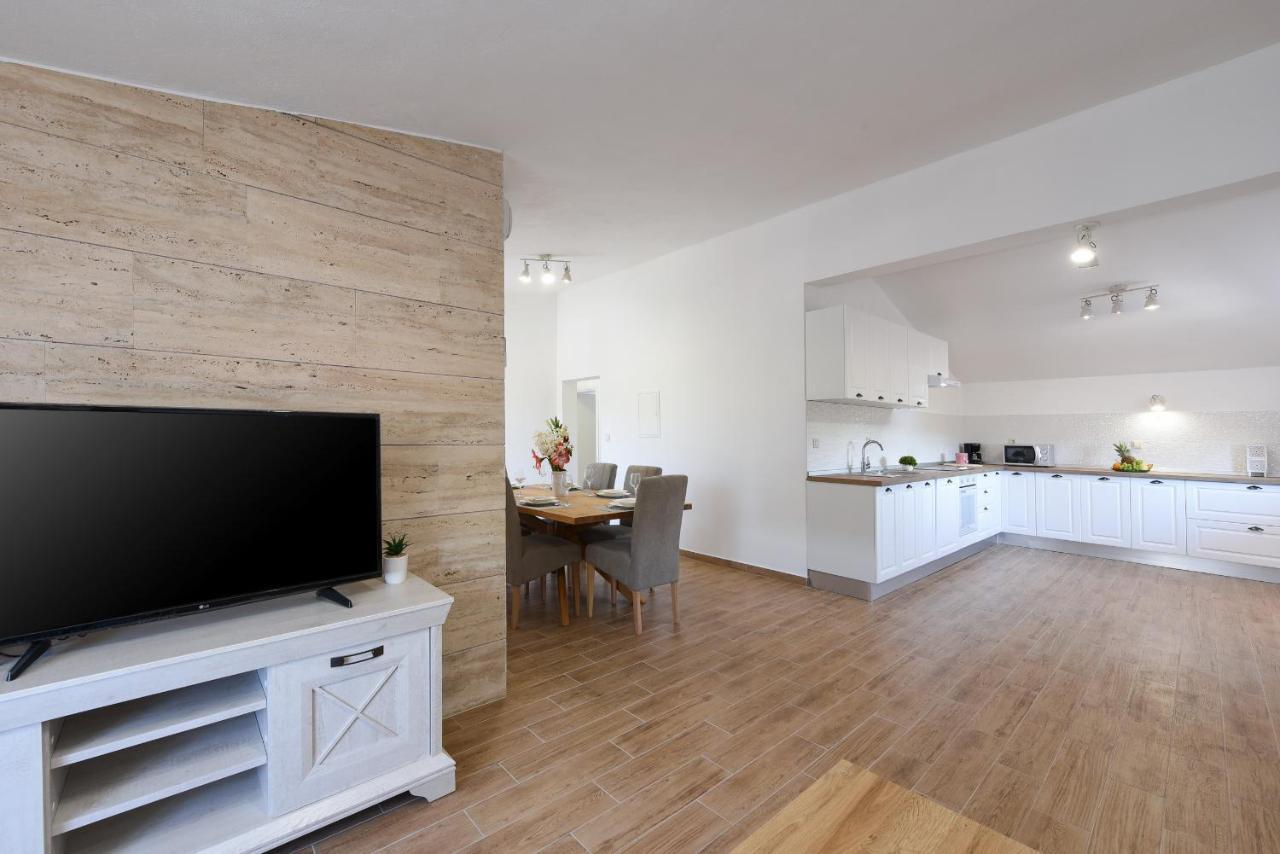 Apartman Magas With Private Pool Vinjerac Exterior photo